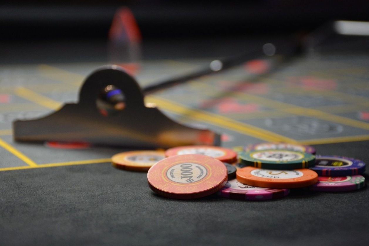 Baccarat felt and chips