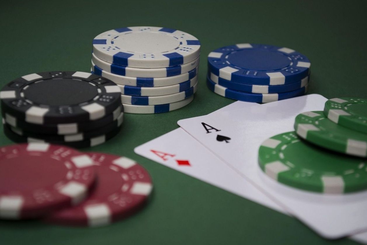 Mixed game poker chips
